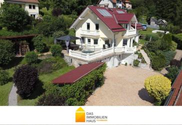 Freistehende mediterrane Villa mit Naturpool auf dem Lautenberg