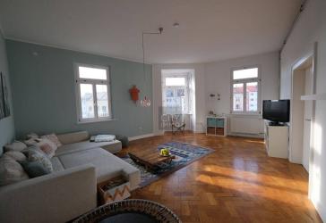 Jugendstil-Traum auf 196m² direkt am Friedrich-Ebert-Platz - 6-Zi.-Altbauwohnung mit Balkon und EBK