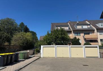 Tolle Wohnung mit Balkon ins Grüne