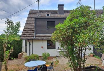 5 Zimmer-Doppelhaushälfte mit viel Potenzial auf über 1.100 m² großem Grundstück