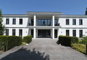 Amazing! Luxus-Maisonette mit Terrasse, Garten, Garage & einmaligem Ruhrtalblick
