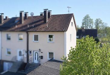 Reihenendhaus in familienfreundlicher Lage von Forchheim mit Doppelzugang & viel Potenzial zur Entfaltung