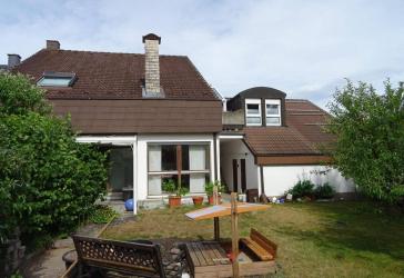 Besondere DHH - grosser Grund - 2 Garagen