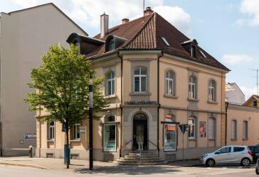 Großzügig geschnittene 4-Zimmer Wohnung in einer Stadtvilla