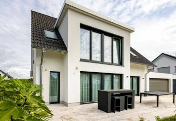 Provisionsfrei: Ein Zuhause, das begeistert - Neubau mit Einliegerwohnung in idyllischer Lage