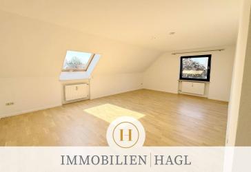 Charmante Dachgeschosswohnung - stilvoll renoviert und sofort bezugsbereit