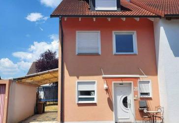 Doppelhaushälfte mit Garage und Carport 138m² Wohnfläche, 5 Zimmer