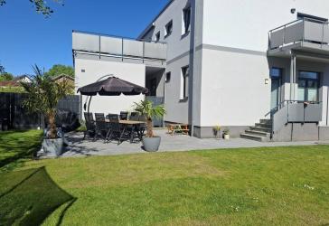 Großzügige 5-Raum-Wohnung mit Garten und Terrasse