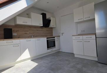 Sanierte Dachgeschosswohnung mit Klimagerät in Idar-Oberstein