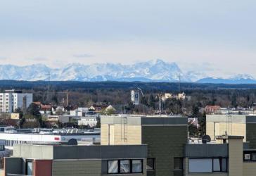 'Bezugsfrei & Modernisiert (Energie C): 1-Zi-Apartment mit Alpenblick + Garage!'