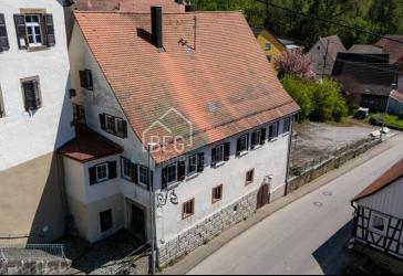 Mehrfamilienhaus-Potenzial im Ortskern Rieden - entkernt und vorbereitet