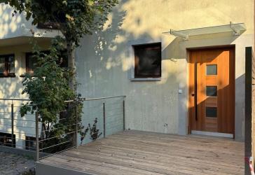 Sanierte 2-Zimmer-Wohnung mit Westterrasse im Grünen – bezugsfrei & provisionsfrei