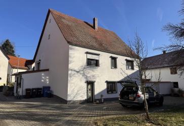 Einfamilienhaus/Bauernhaus mit Werkstatt, großem Grundstück, Scheune & Stall
