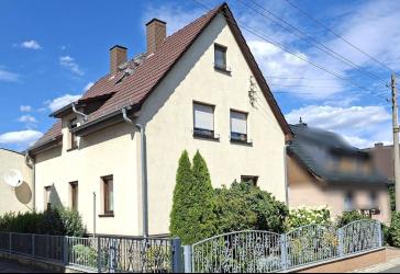 Großzügiges Einfamilienhaus mit Gartenparadies in Könitz!