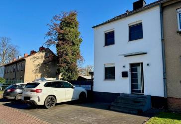 Bönen: Kernsaniertes Zechen-Eckhaus mit großem Garten und riesigem Carport!