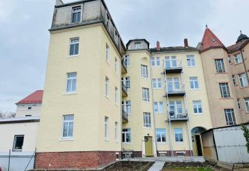 Stilvolle Altbauwohnung mit Einbauküche und Balkon zum Wohlfühlen