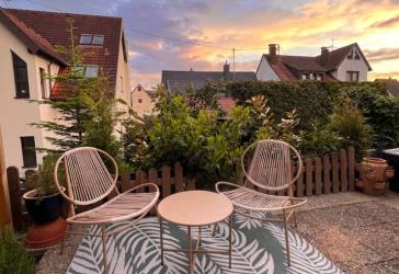 Wohnen auf mehreren Ebenen: Split-Level-Reihenmittelhaus im Ortskern von Korb