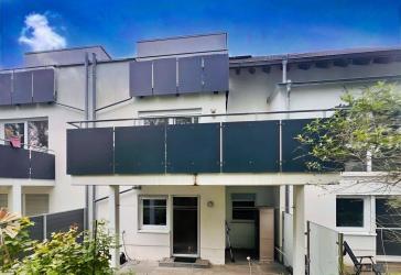 Attraktives Reihenhaus mit Garten, Terrasse, Garage und Stellplatz