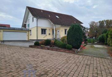 Neuwertiges Komforthaus in schöner Stadtrandlage von Homburg