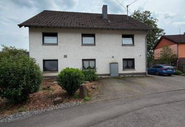 Schöne 4 Zimmer EG Wohnung