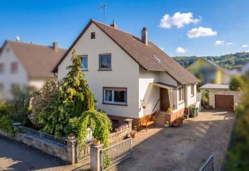 1-2-Familienhaus, 168 qm Wohnfläche auf 609 qm Grundstück, sehr ruhige Wohnlage, aktuell vermietet