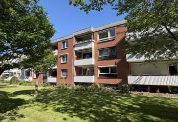 Helle 3-Zimmer-Wohnung mit Kamin und Loggia