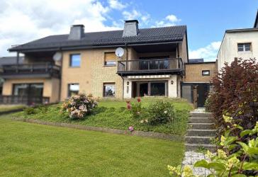 Massive Doppelhaushälfte mit Südgarten, Balkon und Garage in ruhiger Lage von Morsbach-Lichtenberg!