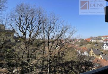 Modernisierte 2-Zi.-ETW. mit großem Balkon und Pkw-Stellplatz