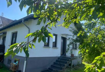 Eitorf-Hove: Einfamilienhaus mit Garten, Carport und ausgebautem DG auf 434 m² Grundstück