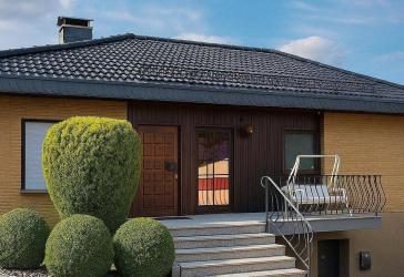 Modernisierter Bungalow mit Einliegerwohnung, 2 Garagen und 745 m² Grundstück in Werdohl-Kleinhammer