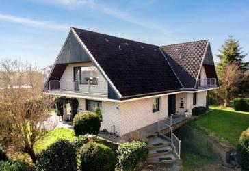 Großzügiges Architektenhaus mit flexiblen Nutzungsmöglichkeiten. KÄUFERCOURTAGEFREI