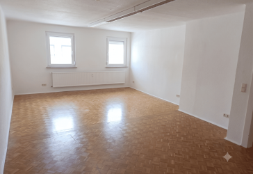 Großzügige 5-Zimmer-Wohnung (147 m²) mit Aufzug, Gartennutzung