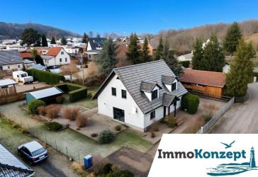Strandnahes Einfamilienhaus mit ELW, ca. 135m² Wfl., 844m² Grundstück mit großer Terrasse und Garten