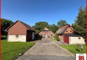 Reetgedeckte Rarität direkt am Weserdeich in Brake-Golzwarden