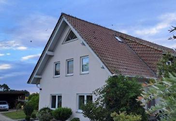 Moderne Doppelhaushälfte mit Pool!