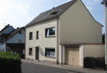 Höhr-Grenzhausen, frisch renoviert, 3 ZKB Stellplatz Garten ab 1.09.2026 oder später