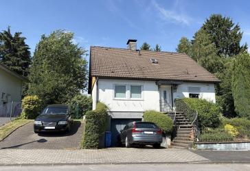 Freistehendes Einfamilienhaus mit schönem Garten und Garage in Aufderhöhe - PROVISIONSFREI