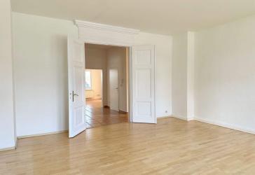 CLZ 4,5 Zi.Whg, ca.165 qm, EBK, Vollbad, Gäste WC, Wintergarten, Stellplatz und Keller ab 01.05.2026 zu vermieten