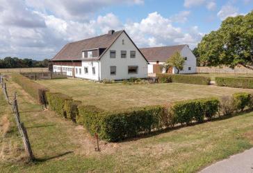 + 5PLUS + KÄUFERPROVISIONSFREI + EHEMALIGER BAUERNHOF MIT REICHLICH POTENTIAL IN JÜLICH +++