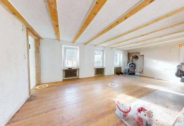 +++In sonniger, ruhiger Lage: Geräumiges 2-3 Familienhaus mit Balkon, überdachtem Freisitz, Garten und 2 Garagen in ruhiger Seitenstraße+++