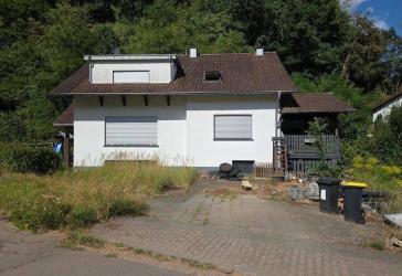 PROVISIONSFREI! Einfamilienhaus mit 2.254 m² Grundstück in naturnaher Lage von Beckingen