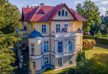 Attraktive 3 Zimmer-Wohnung in schöner, alter Jugendstil-Villa in Falkensee - Finkenkrug