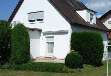 Einfamilienhaus mit großem Garten und viel Potenzial