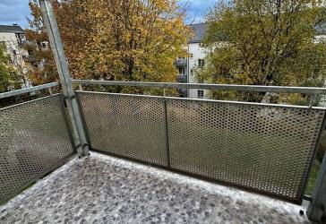 Gemütliche 3-Zimmer mit Laminat, Balkon und Wannenbad in ruhiger Lage! EBK mgl.
