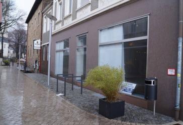 Ladenfläche mit großer Schaufensterfront in Mendener Fußgängerzone