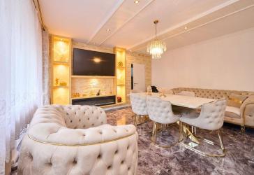 Provisionsfrei: 5-Zimmer-Wohnung mit neuem Bad, Balkon und Garage