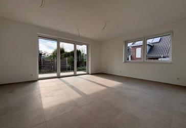 Moderne Neubauwohnung mit Terrasse und eigenem Garten - barrierefrei & energieeffizient
