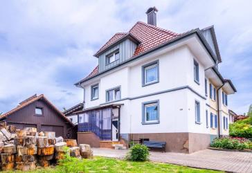 Großes EFH-Stadthaus mit Einliegerwohnung und tollem Gartengrundstück