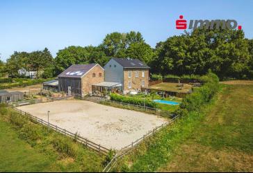 Zweifamilienhaus mit privilegierter Pferdepension auf großem Grundstück mit Stallungen und Reitplatz