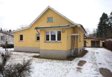 Interessantes Einfamilienhaus mit Doppelgarage und sonnigem Südwestgarten in attraktiver Wohnlage